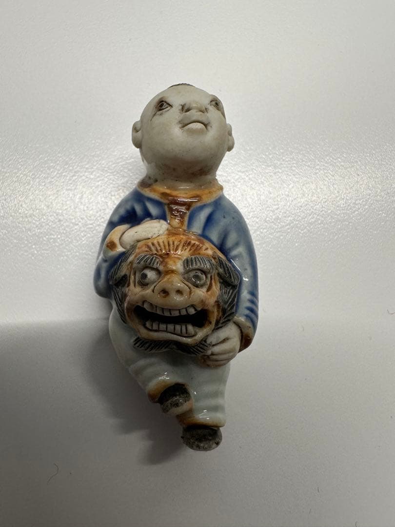 陶器根付　瑠璃青磁鉄釉獅子頭唐子根付