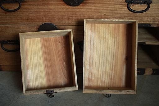 味のある丸金具時代箪笥　扉付き　刀箪笥　タンス　収納　古家具　古民家　時代家具