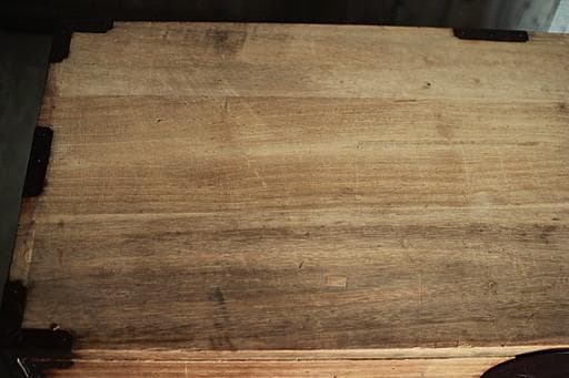 味のある丸金具時代箪笥　扉付き　刀箪笥　タンス　収納　古家具　古民家　時代家具