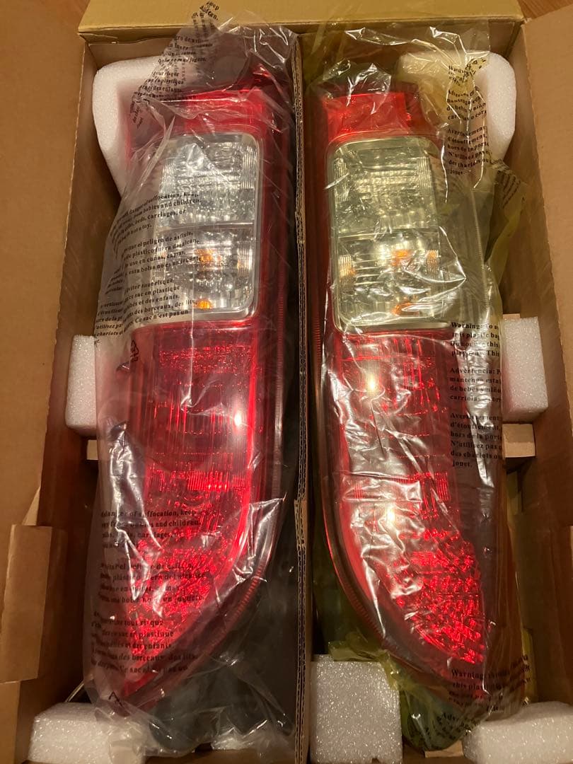 トヨタ 200系ハイエース純正テールランプ左右セット