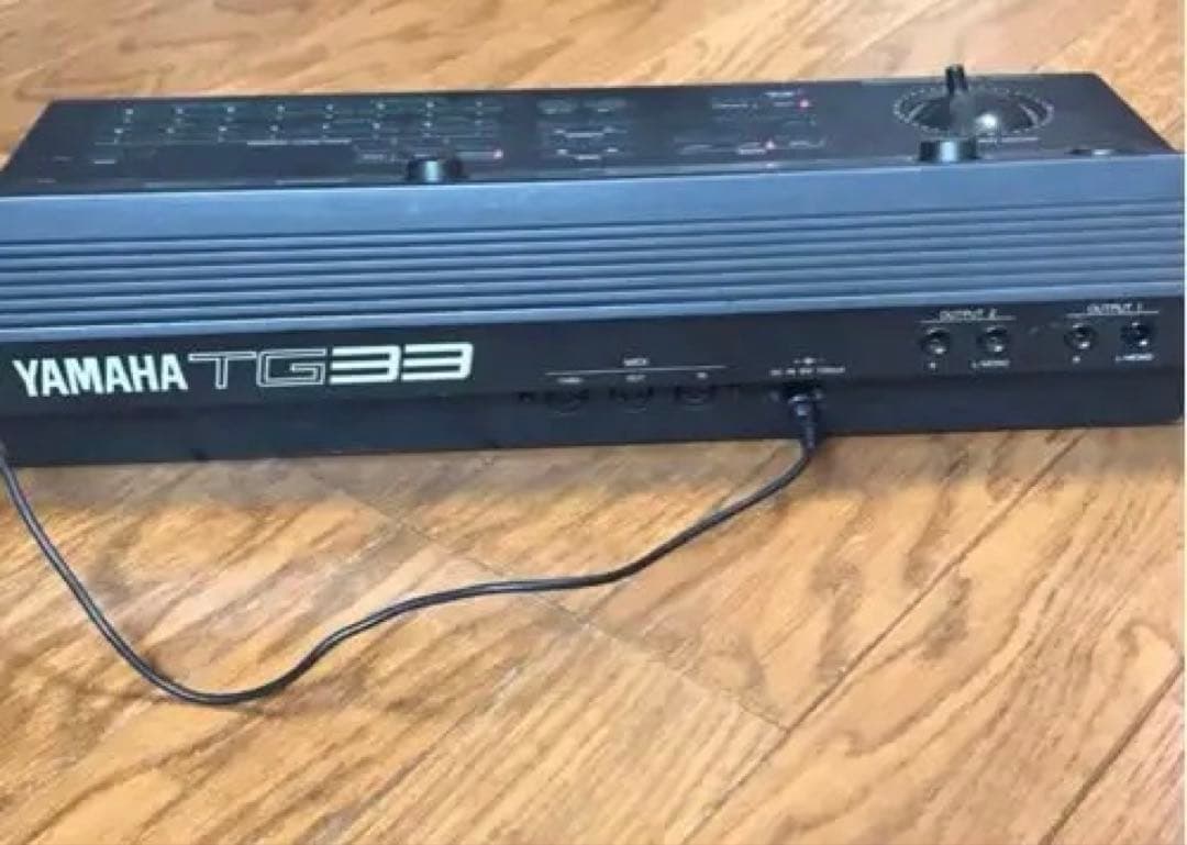 YAMAHA TG33 シンセサイザー