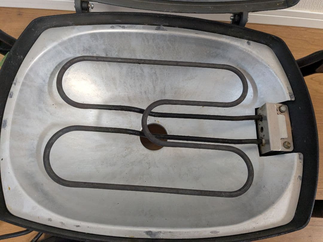 Weber（ウェーバー）　電気グリル　Q1400　2ピン変換アダプター付き