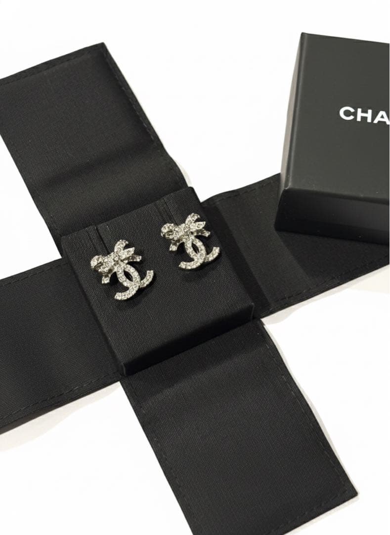 CHANELCCマーク　ボウ　リボンモチーフピアスシルバー