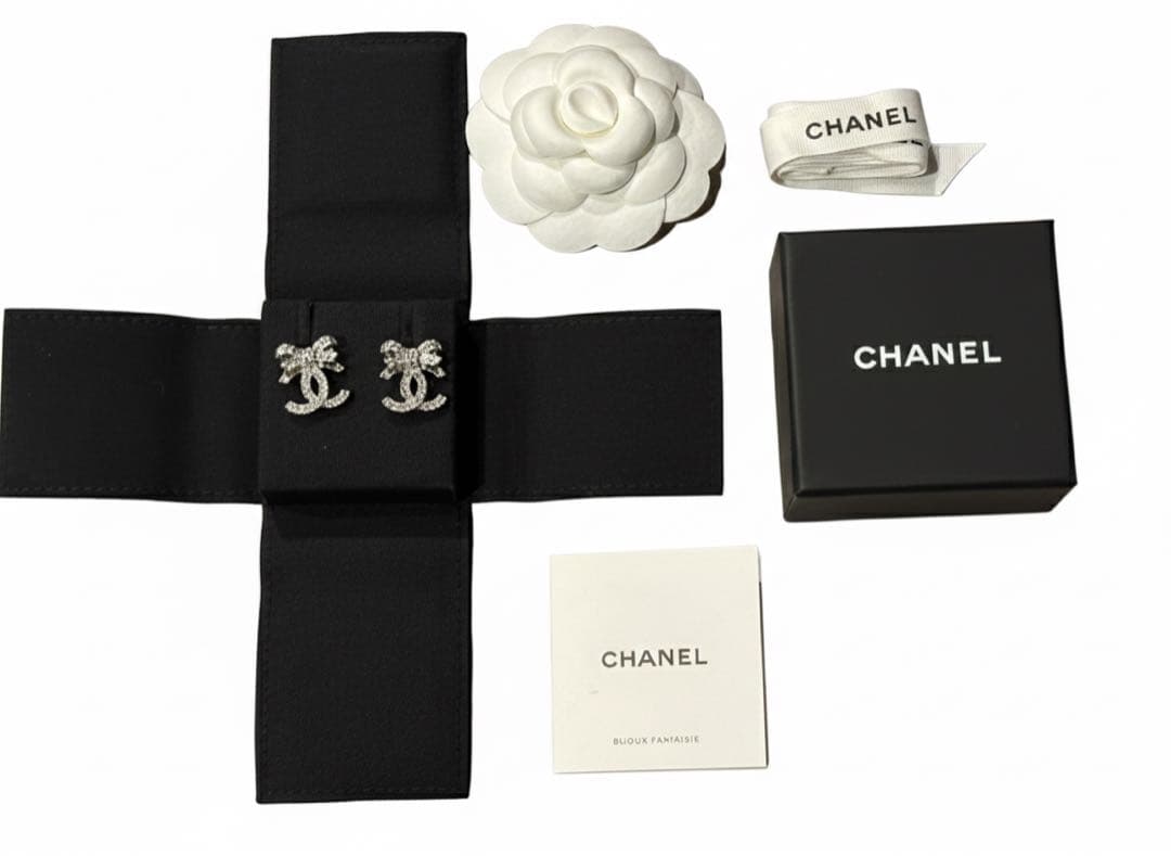 CHANELCCマーク　ボウ　リボンモチーフピアスシルバー