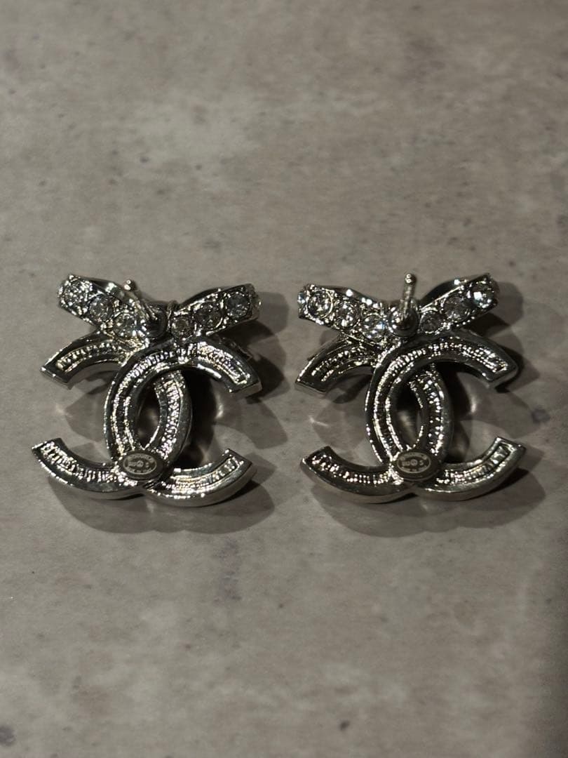 CHANELCCマーク　ボウ　リボンモチーフピアスシルバー