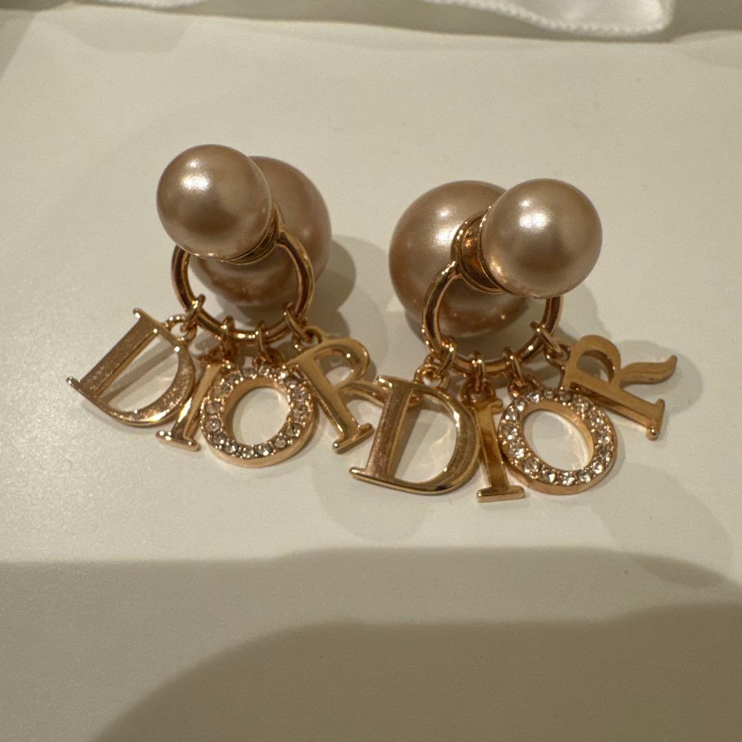 Dior パールロゴピアス　ピンクゴールド