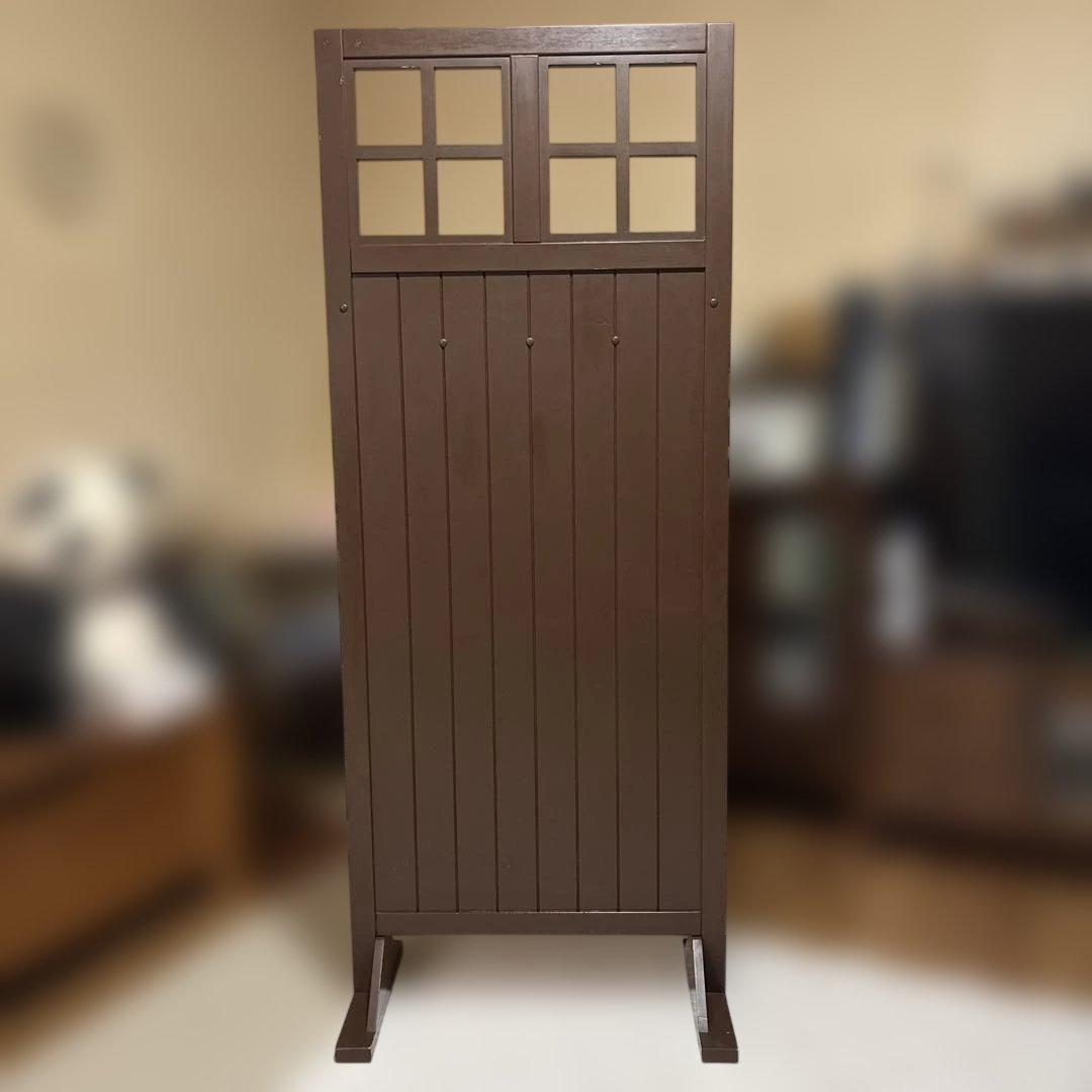 アンティーク調　窓枠デザイン木製パーテーション