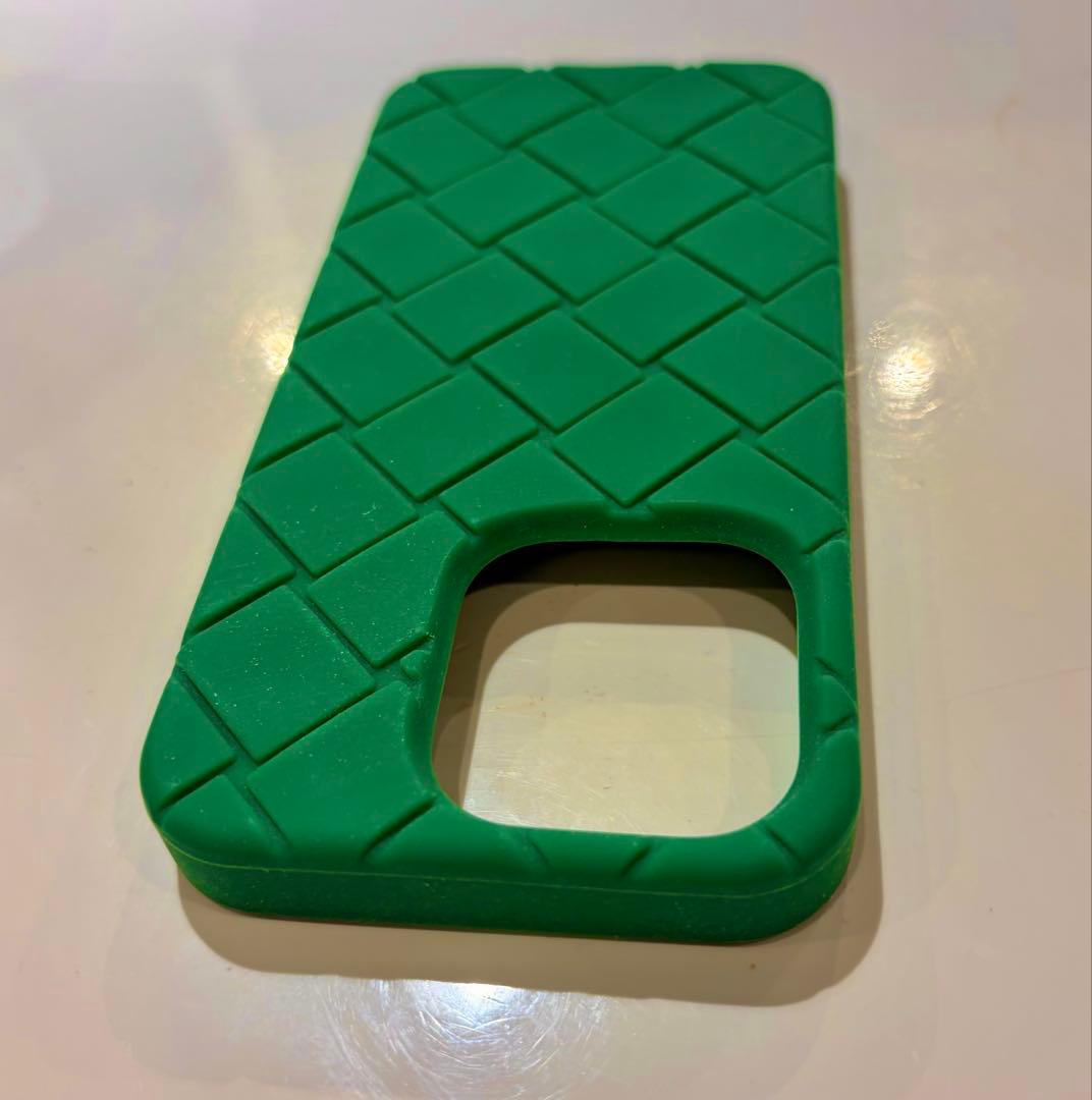 Bottega Veneta iPhone 15 Pro ケース