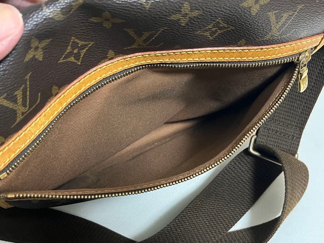 ルイヴィトン　モノグラム メッセンジャーPM ボスフォール　MI0037