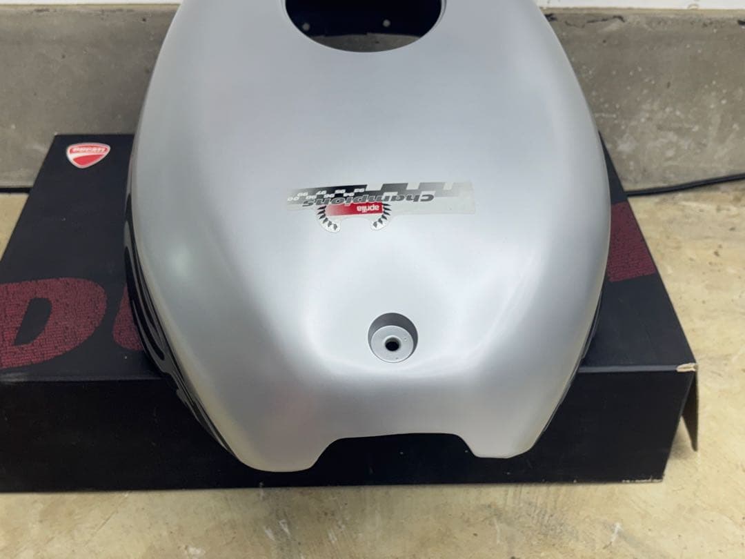 アプリリア　rs50 タンクカバー