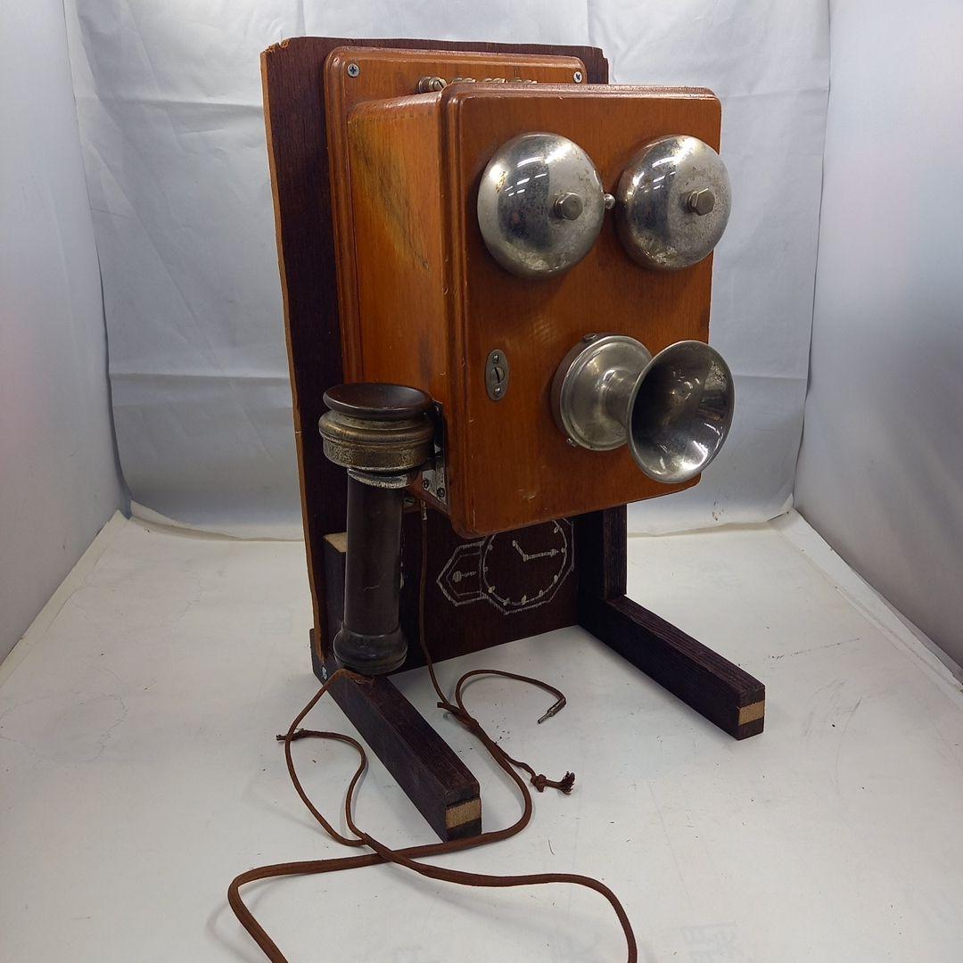 ビンテージ手回し式電話機