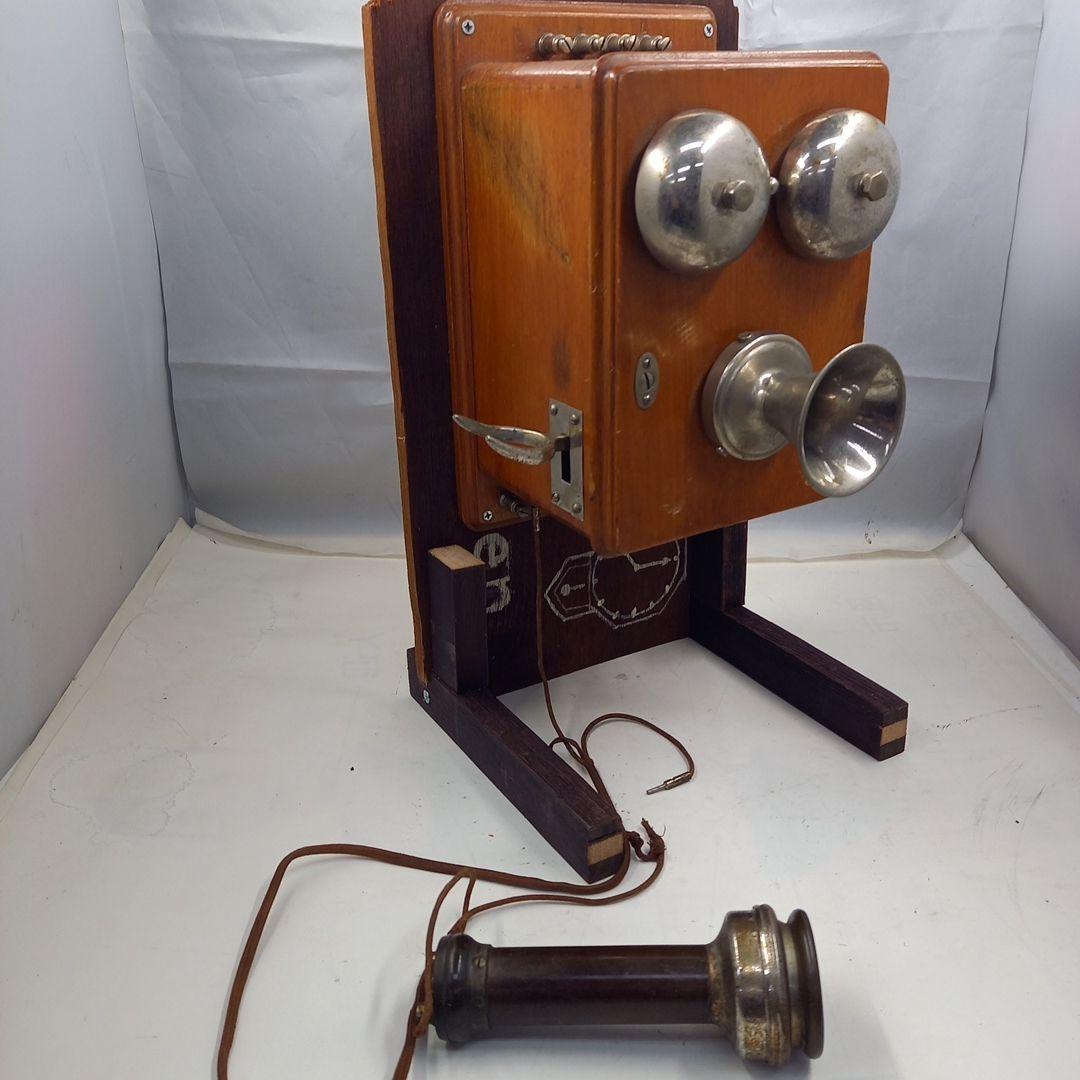 ビンテージ手回し式電話機