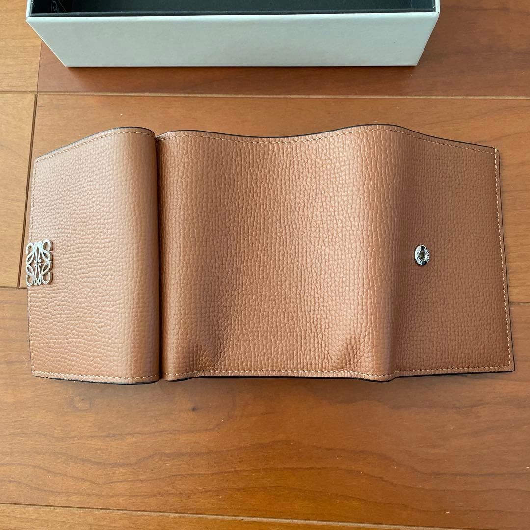 LOEWE ロエベ アナグラム トライフォールド 財布 ブラウン　三つ折り財布
