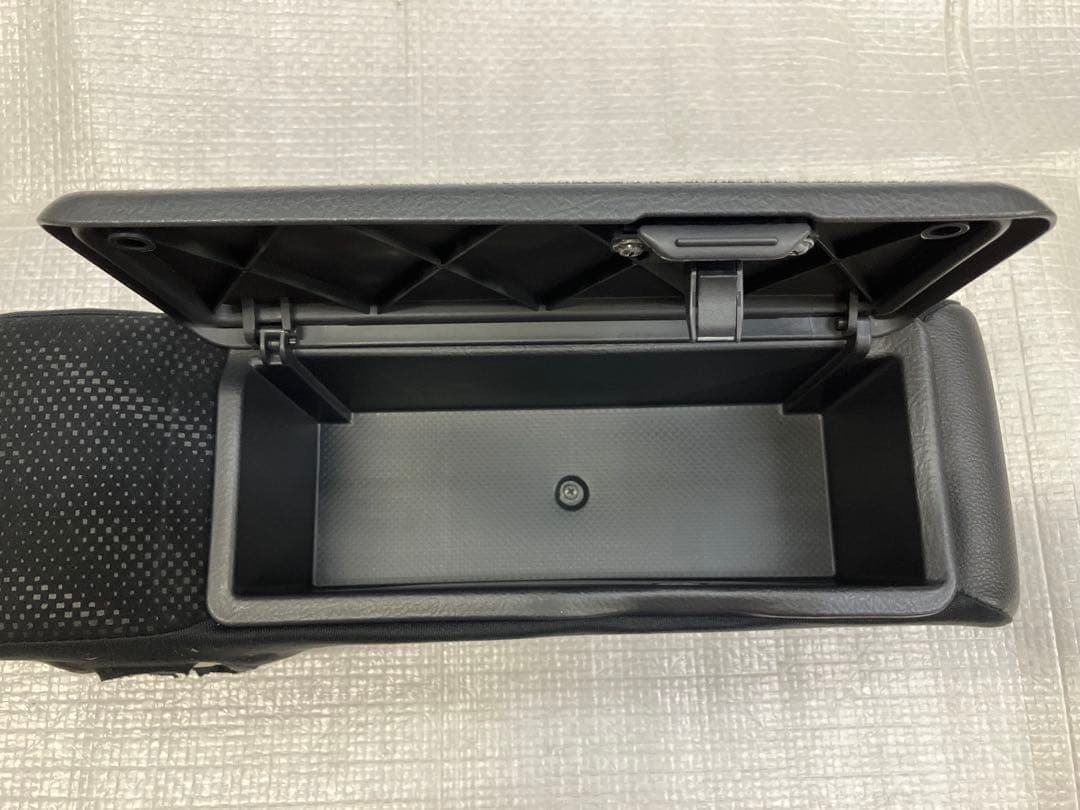 ♦︎ダイハツ★タントカスタムLA600S★純正アームレスト★レザー★