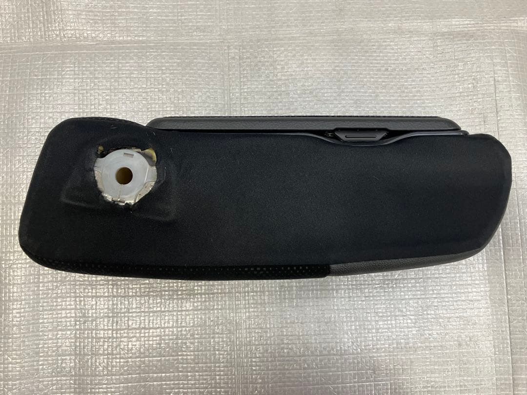 ♦︎ダイハツ★タントカスタムLA600S★純正アームレスト★レザー★