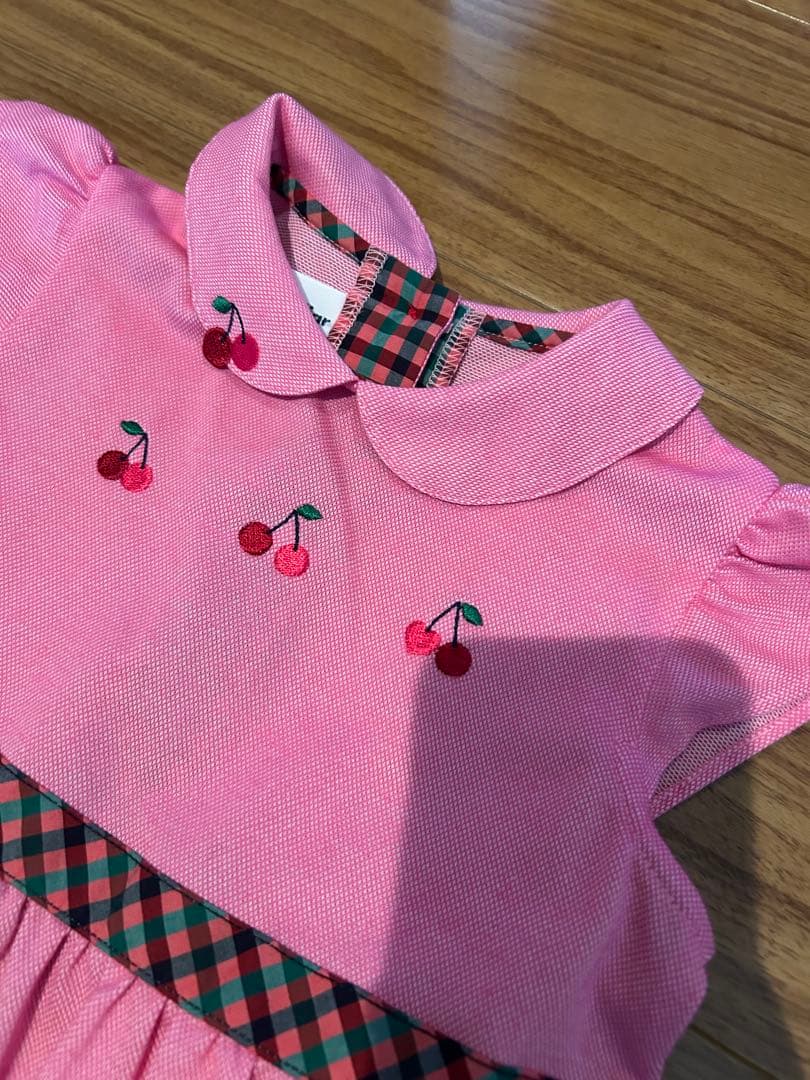 美品　ファミリア　ピンク チェリー刺繍 半袖ワンピース　100