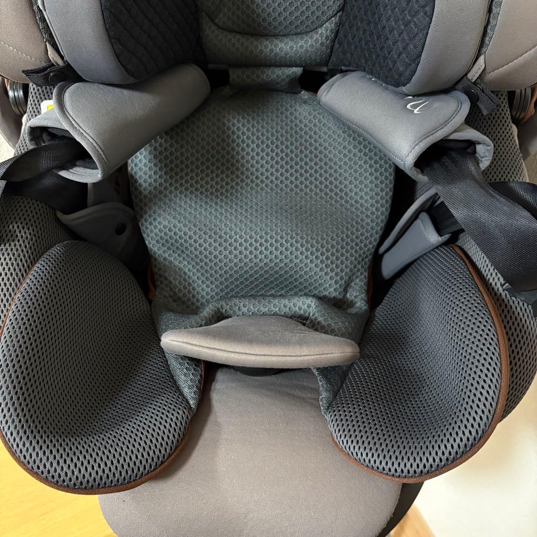 エールベベ クルットR ウィ リュクスグレー チャイルドシート