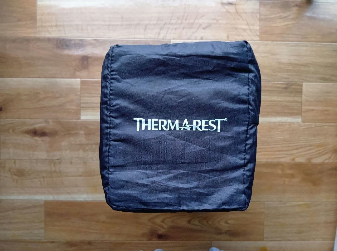 サーマレスト Zライトソル 収納袋付属
