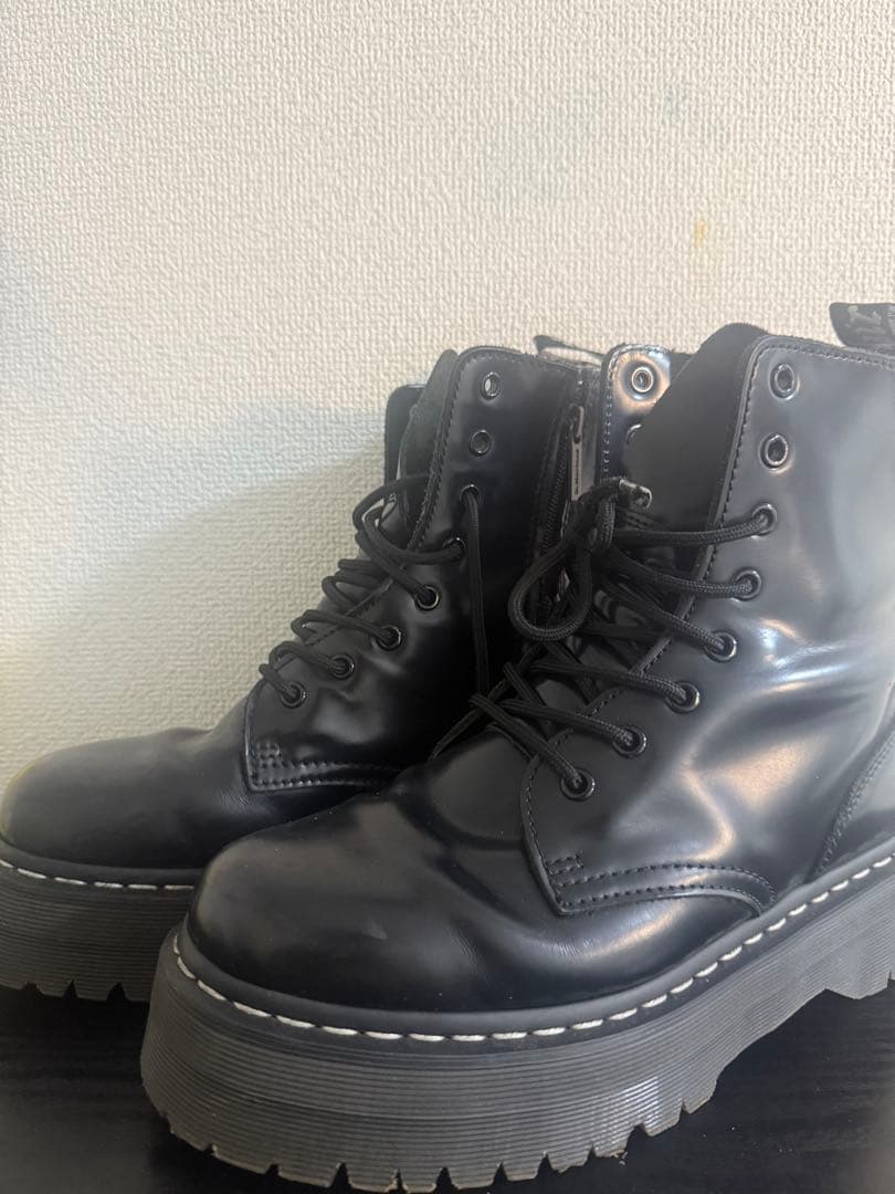 大幅値下げ可能Dr.Martens JADON ホワイトステッチ 8ホールブーツ