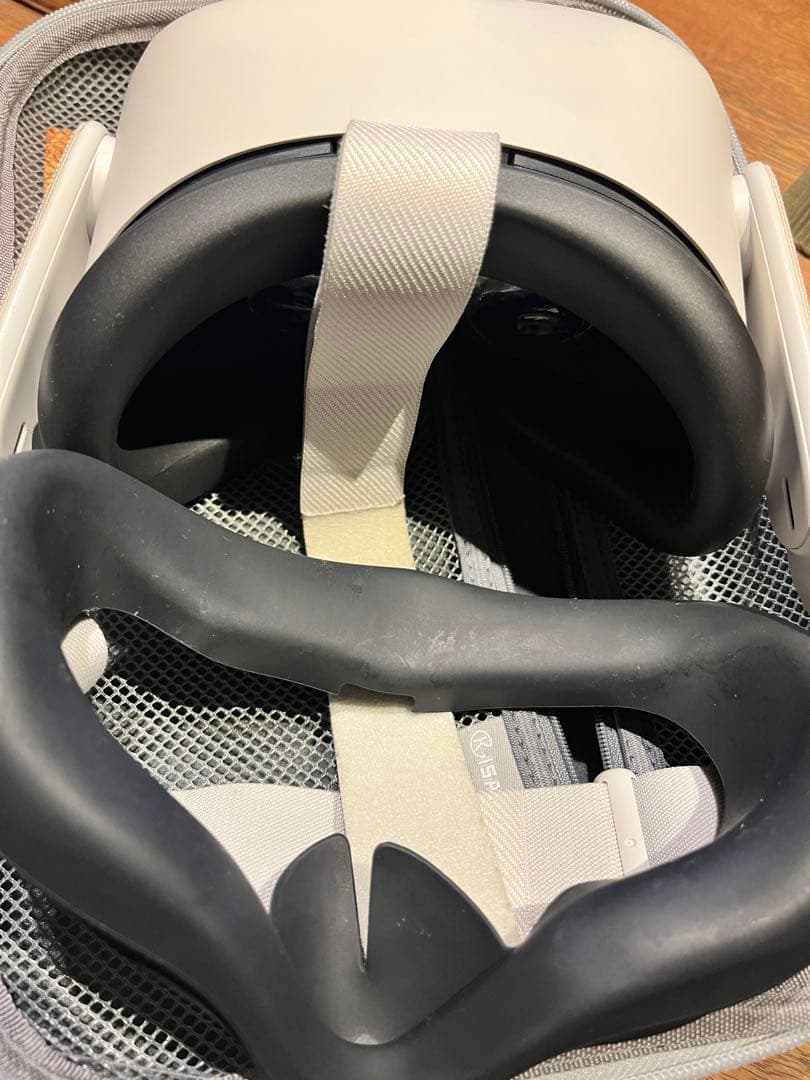  Quest 2 ホワイト ヘッドセットとコントローラー