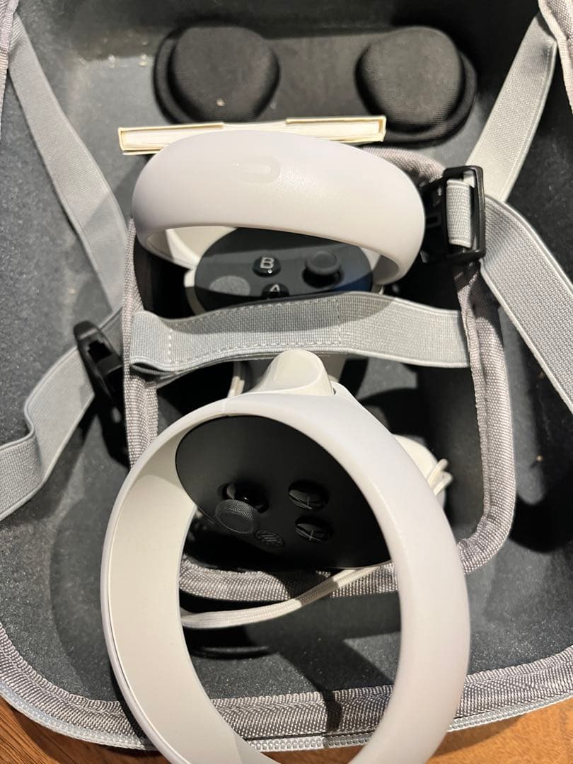  Quest 2 ホワイト ヘッドセットとコントローラー