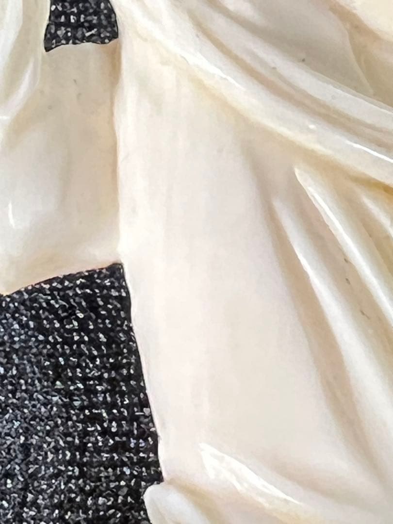 象牙風 剣を持つ女性像