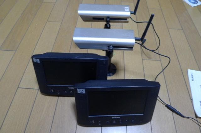 Uniden ワイヤレス監視カメラ　WCM70000　カメラ２台　モニター２台