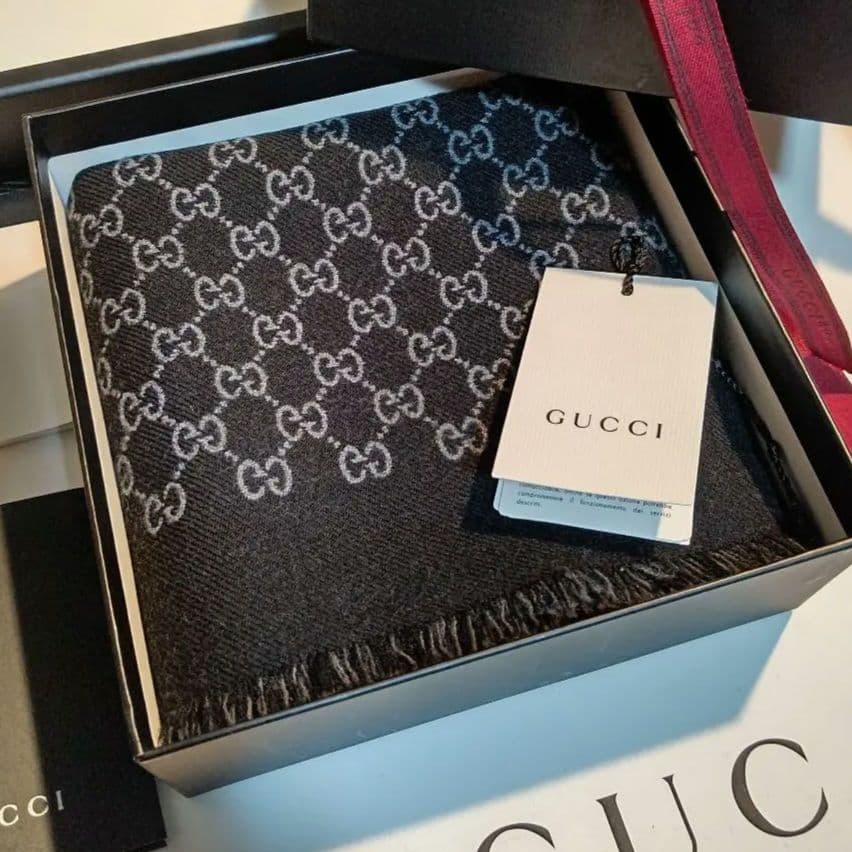 ❤極美品箱付き❤GUCCI マフラー ストール スカーフ❤人気ブラック❤