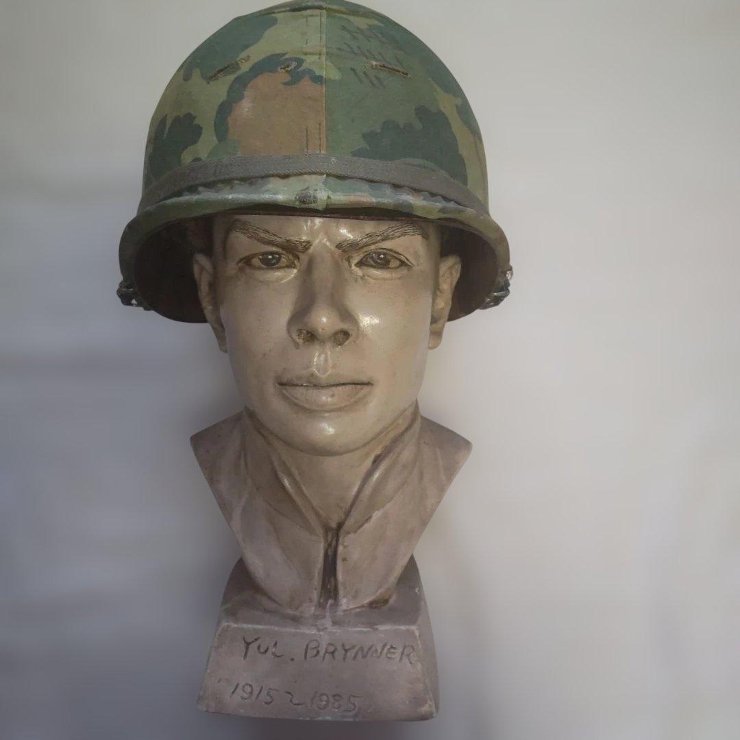 ベトナム戦争 M-1ヘルメットセット 中古品 装飾用胸像付き