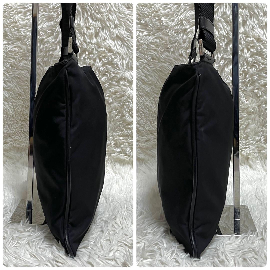 【良品】PRADA プラダ　ショルダーバッグ　サコッシュ　ナイロン　ブラック　黒