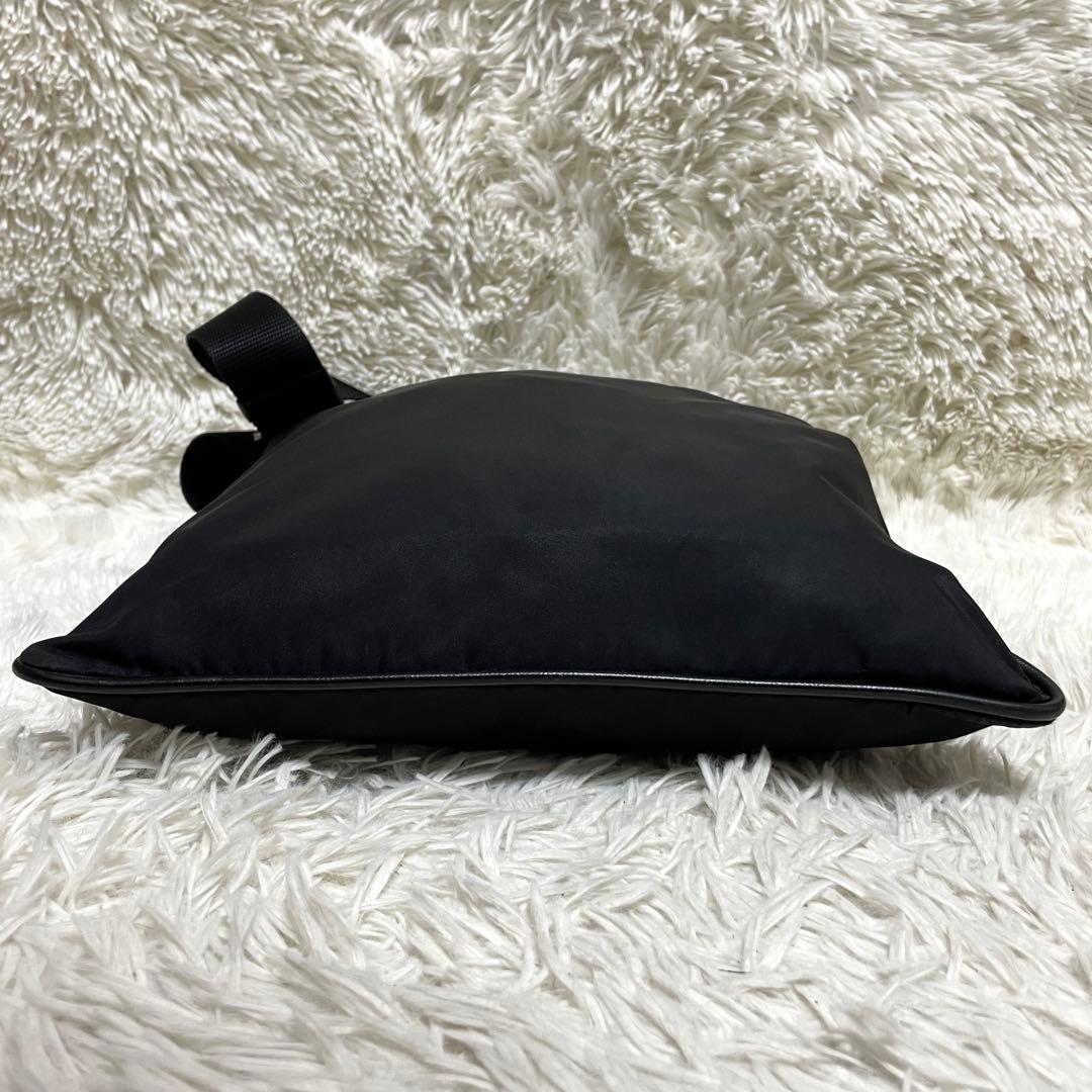 【良品】PRADA プラダ　ショルダーバッグ　サコッシュ　ナイロン　ブラック　黒