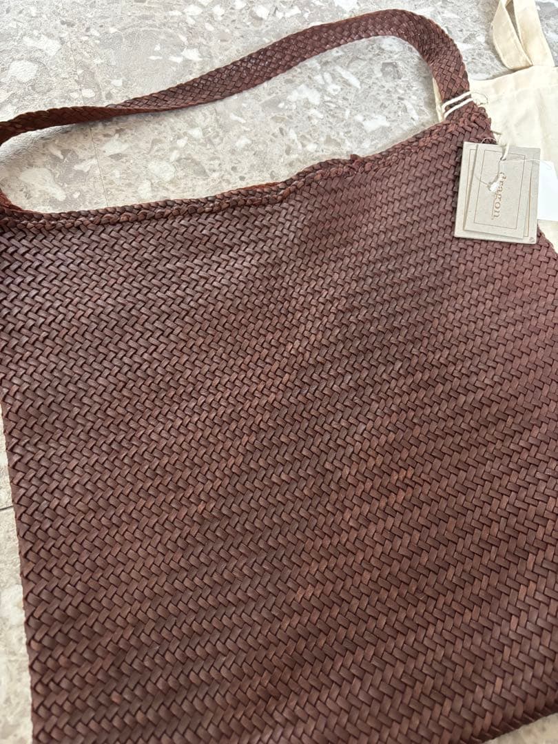 編み込みデザイン トートバッグ ブラウン