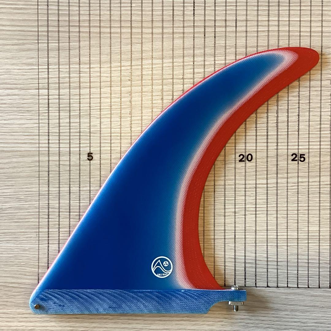 新品未使用シングルフィン9インチ　ブルー×レッド、 スクリュー付き