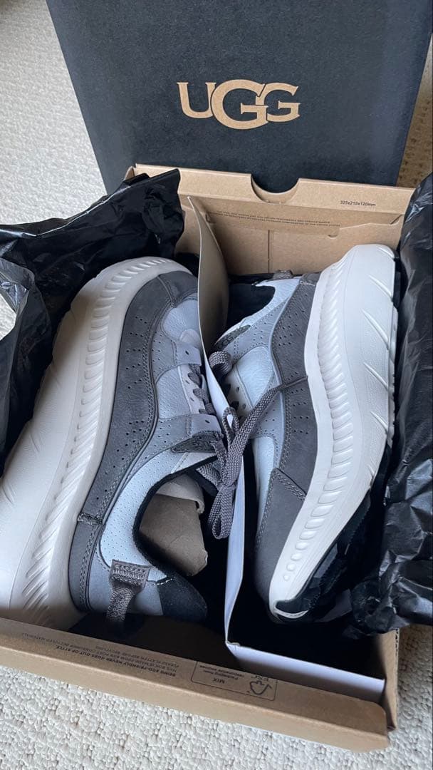 2/1 24時までSALE未使用！完売UGG アグ厚底スニーカー23.5