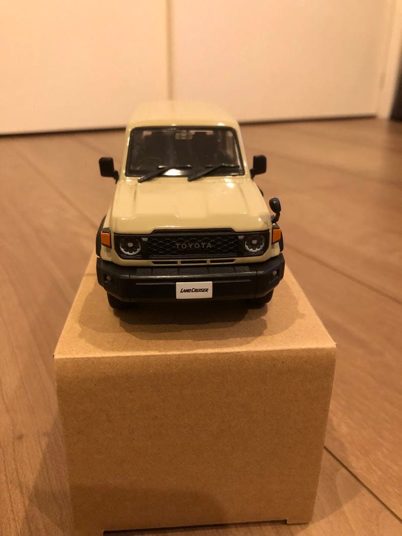 ランドクルーザー70 1/30ミニカー ベージュ