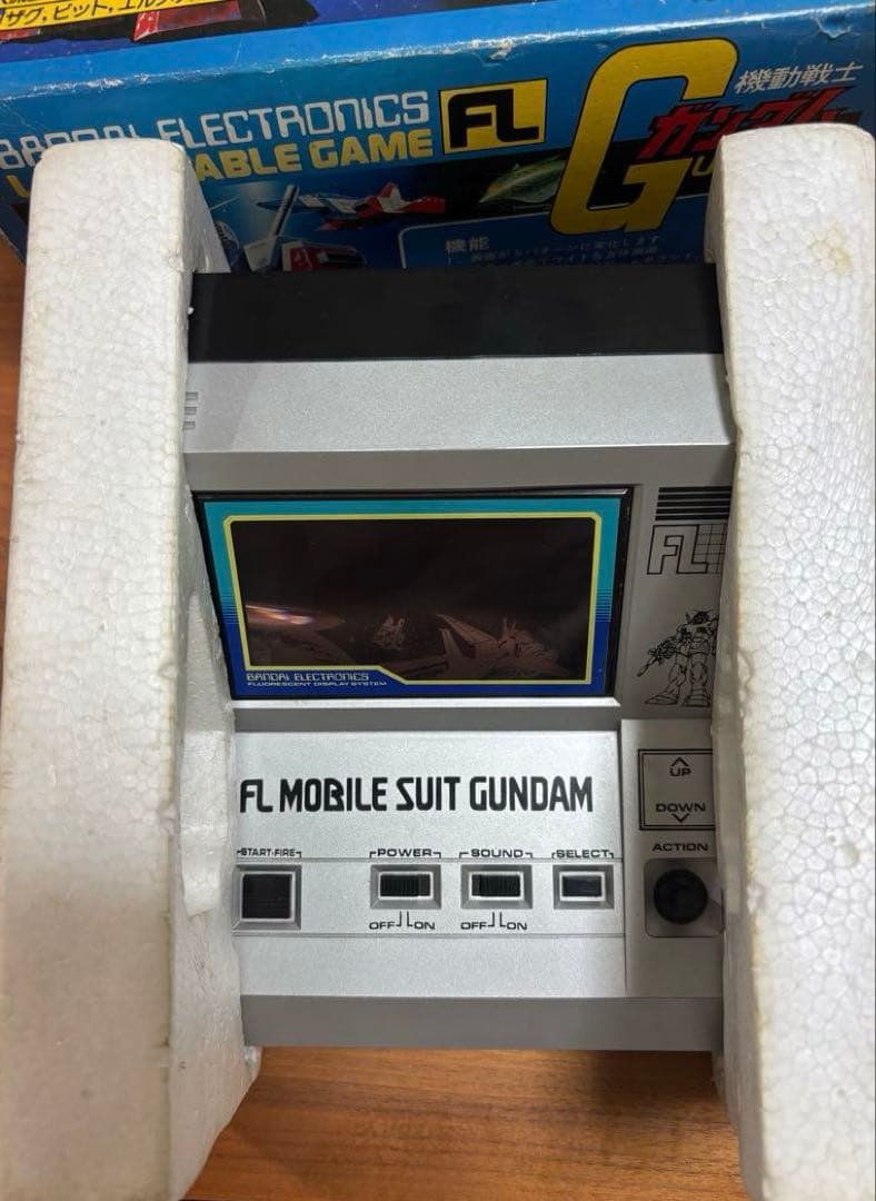 美品 BANDAI バンダイ FLモビルスーツガンダム LSIポータブルゲーム