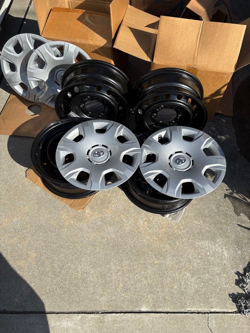 ミスター　ハイエース　純正ホイール　&ホイールキャップ