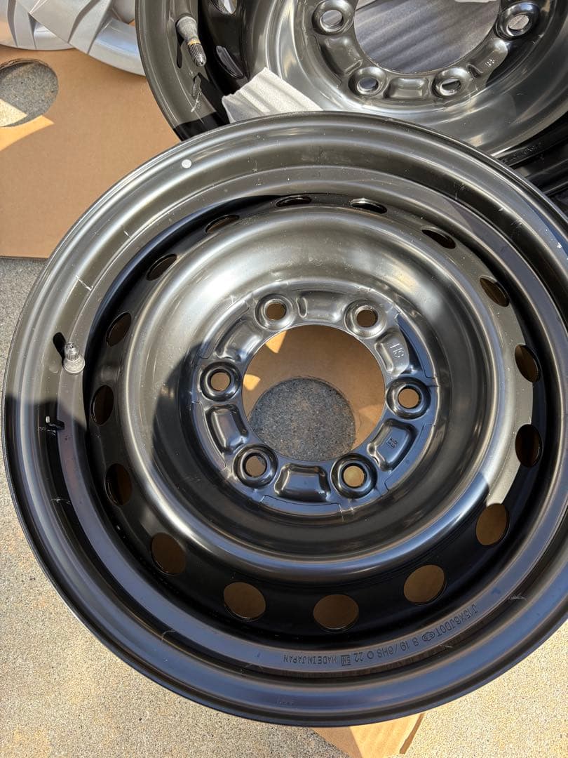 ミスター　ハイエース　純正ホイール　&ホイールキャップ