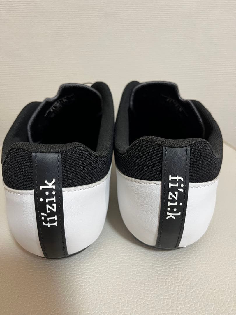 fi'zi:k VENTO OMN シューズ ホワイト/ブラック サイズ44