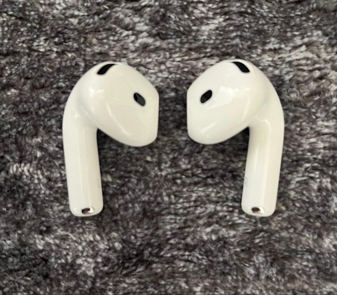 AirPods 4 ノイズキャンセリング無し　Apple 正規品