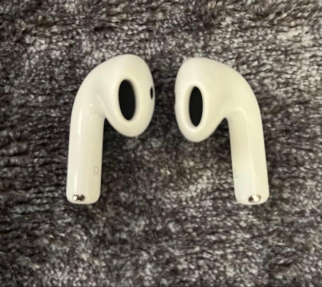 AirPods 4 ノイズキャンセリング無し　Apple 正規品