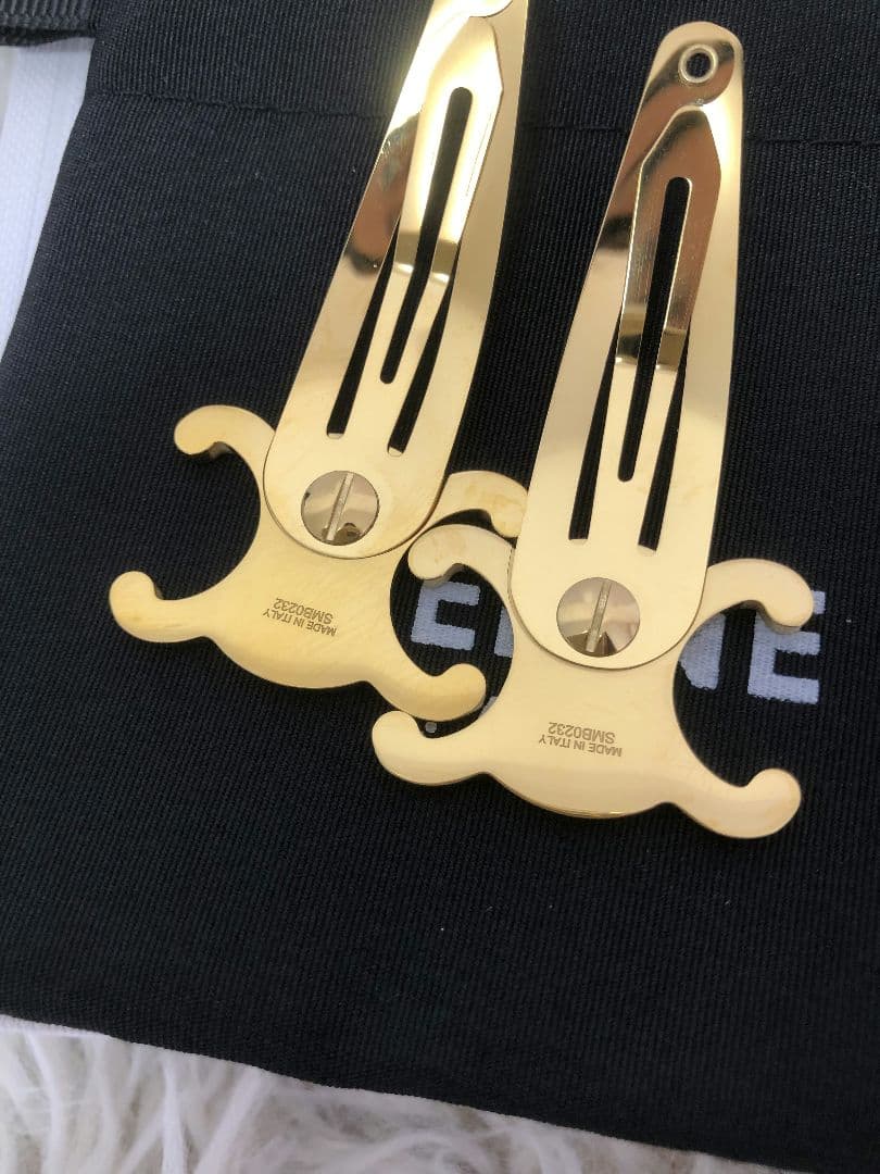 セリーヌ　トリオンフ スナップヘアクリップ　ヘアアクセサリー