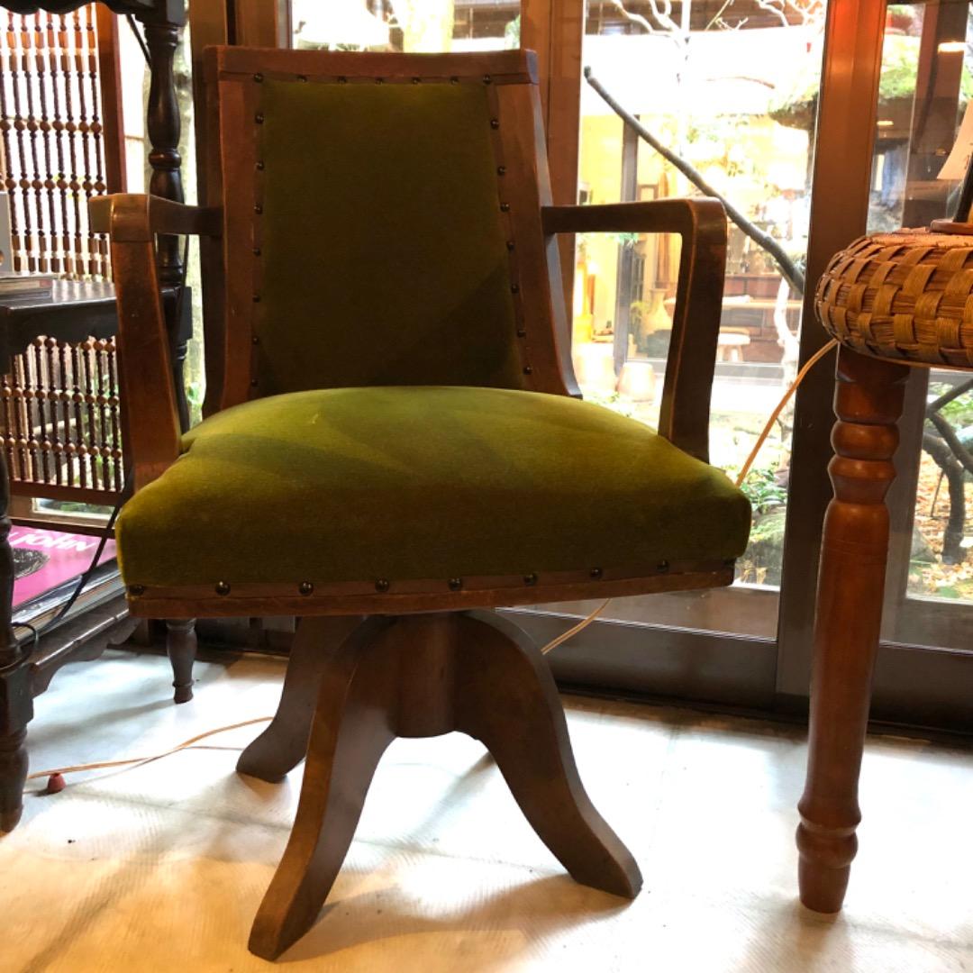 【アンティーク】肘掛け付き　回転椅子　チェスト　昭和　コレクション　蚤の市　椅子