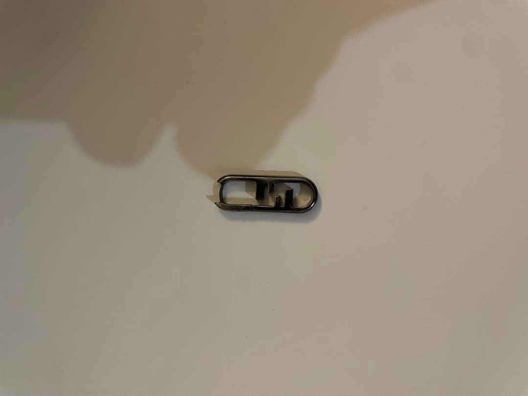 FENDI フェンディ　オーロック　シルバー 片耳用ピアス 専用ボックス付き