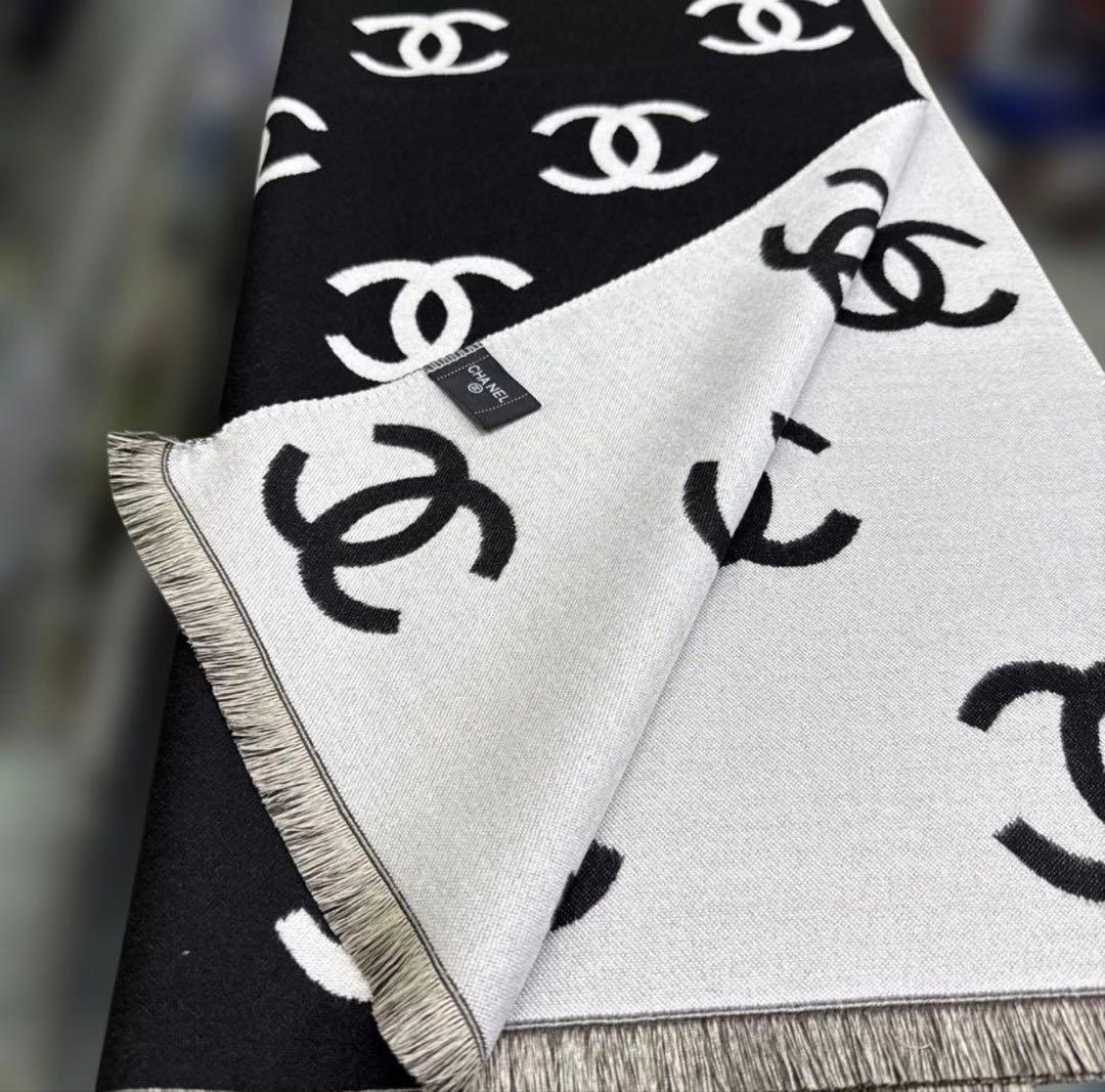 ノベルティ リバーシブルマフラー ブラック/ホワイト CHANEL ロゴ 黒/白