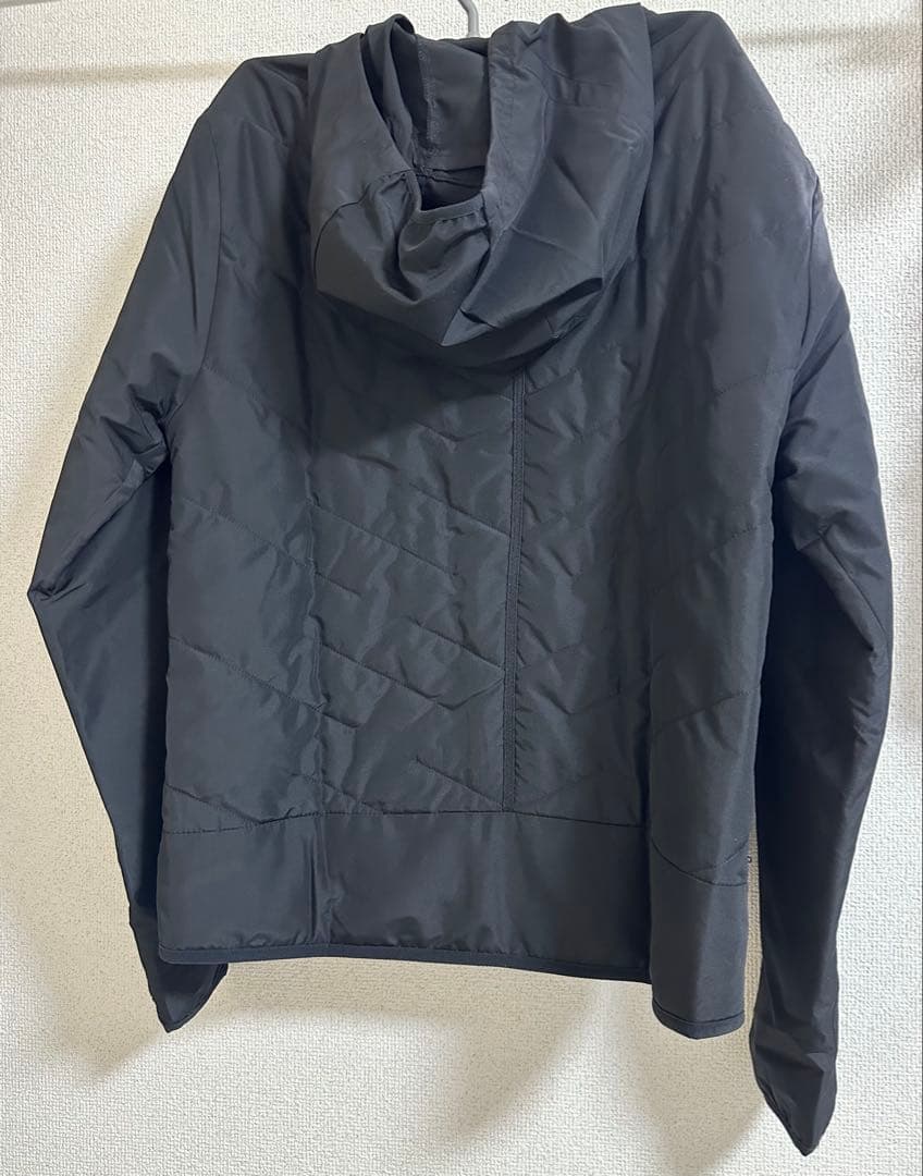 ナイキ ランニングジャケット　中綿ジャケット　メンズM黒　ランニングウェア