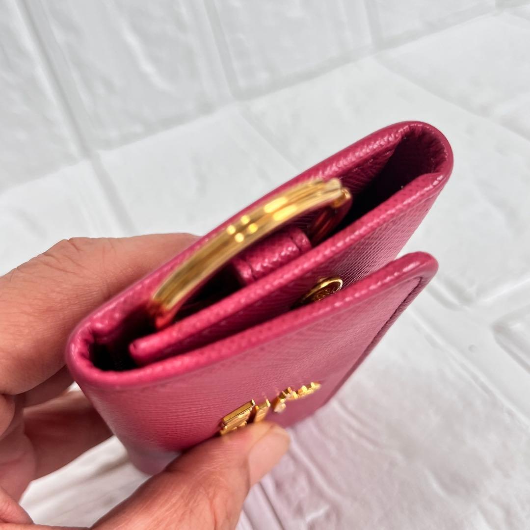 美品✨PRADA 大きめロゴ　キーケース　サフィアーノ　キーリング　ローズピンク