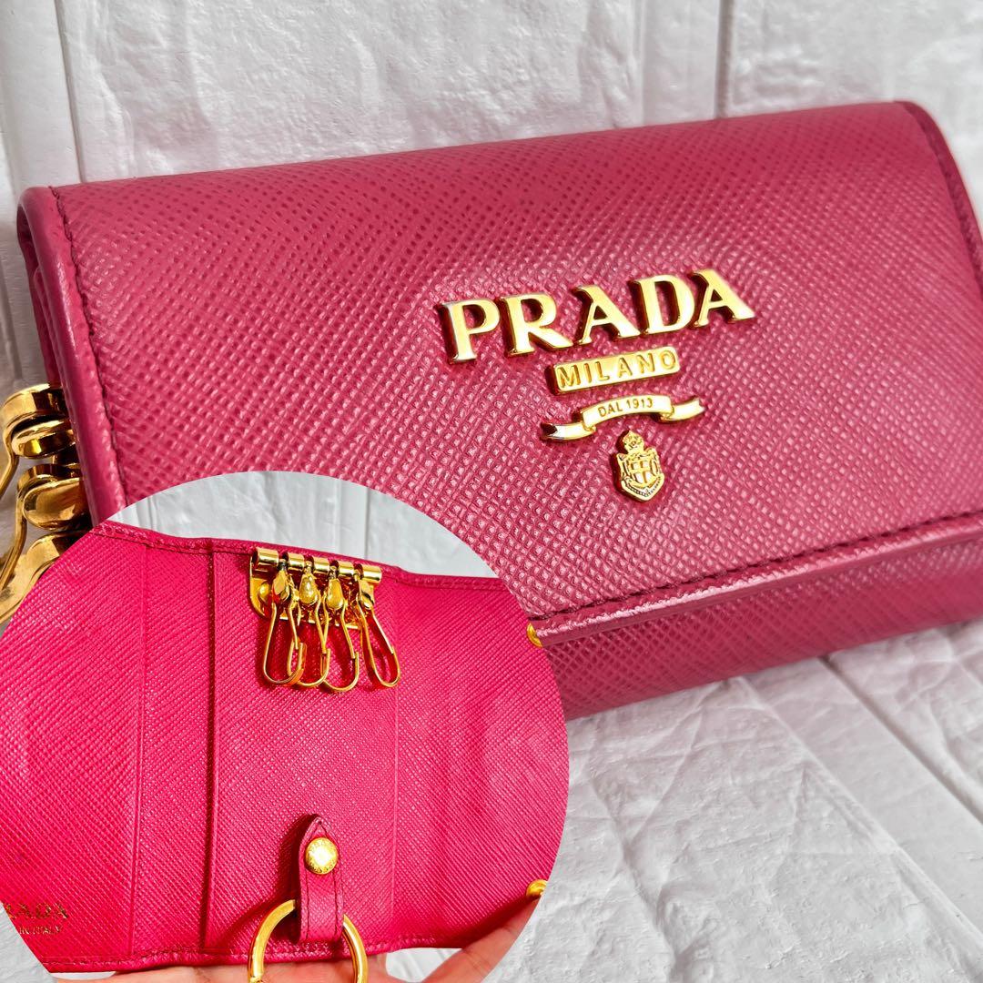 美品✨PRADA 大きめロゴ　キーケース　サフィアーノ　キーリング　ローズピンク