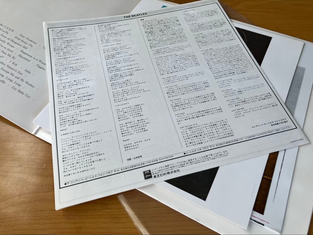 真っ白　ノーシミ　モノ82年　レッドカラー　ホワイト