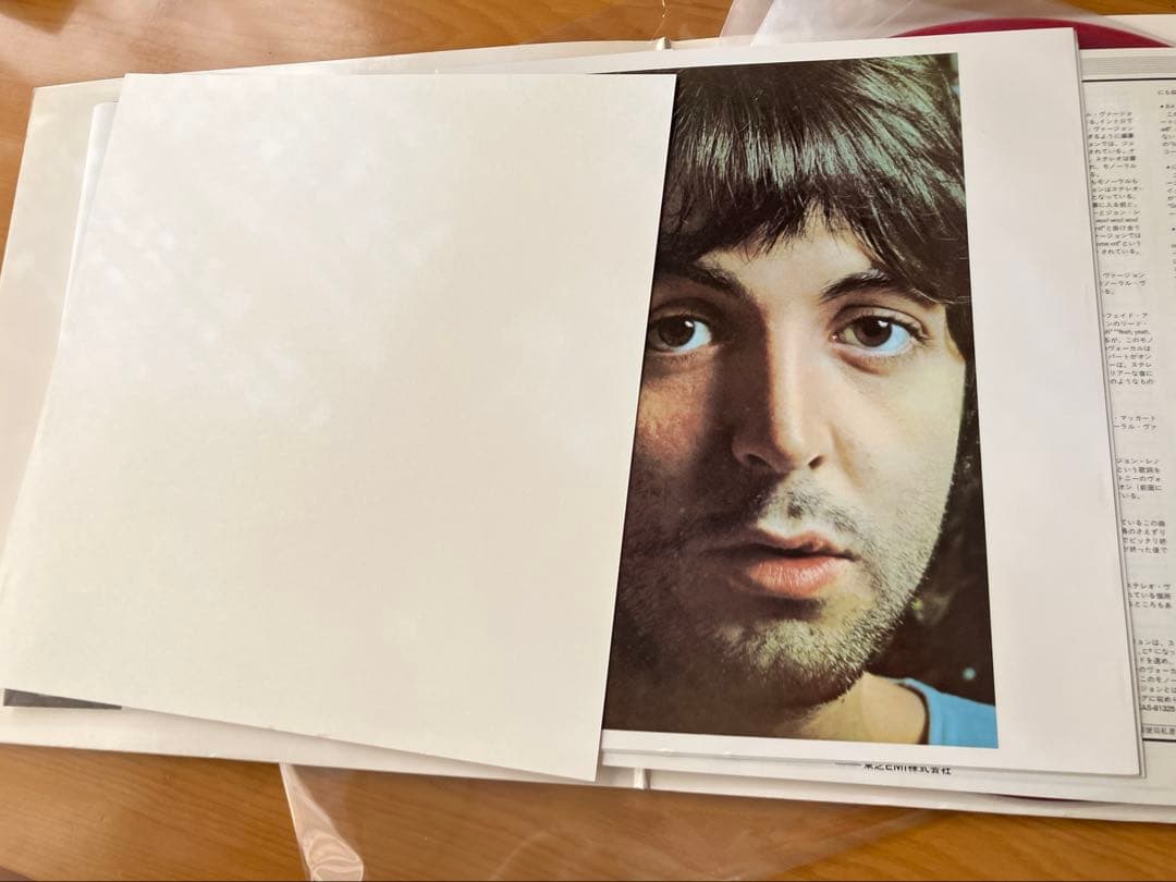 真っ白　ノーシミ　モノ82年　レッドカラー　ホワイト